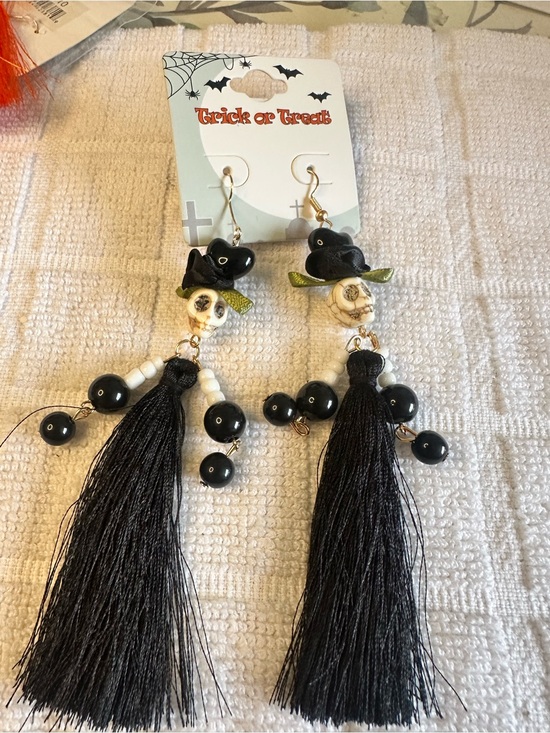 Source Unknown Accessories - Source Unknown Black Tassel Skull Dangle Earrings with White Beads